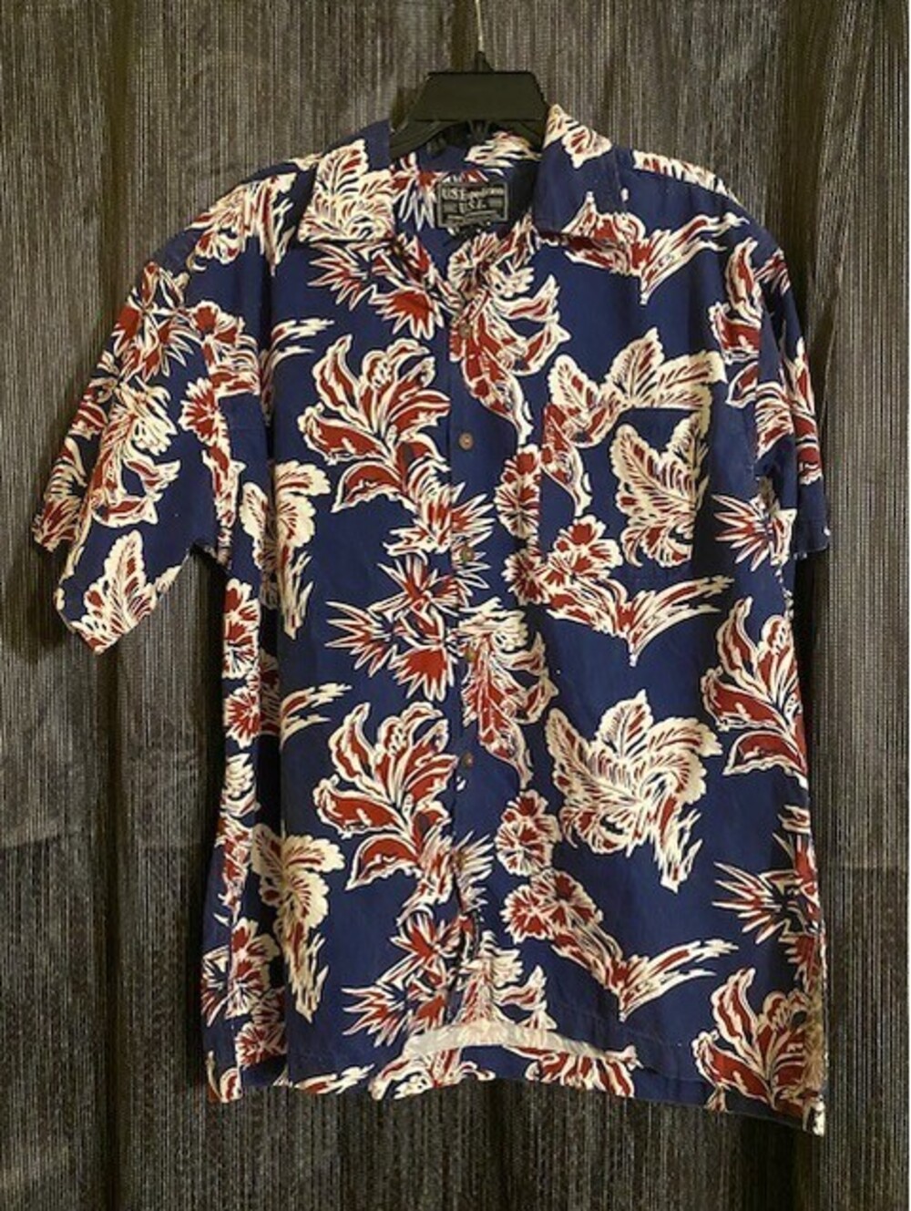 U.S. Expedition Men's Size Large Navy Blue Floral Pattern Hawaiian Shirt